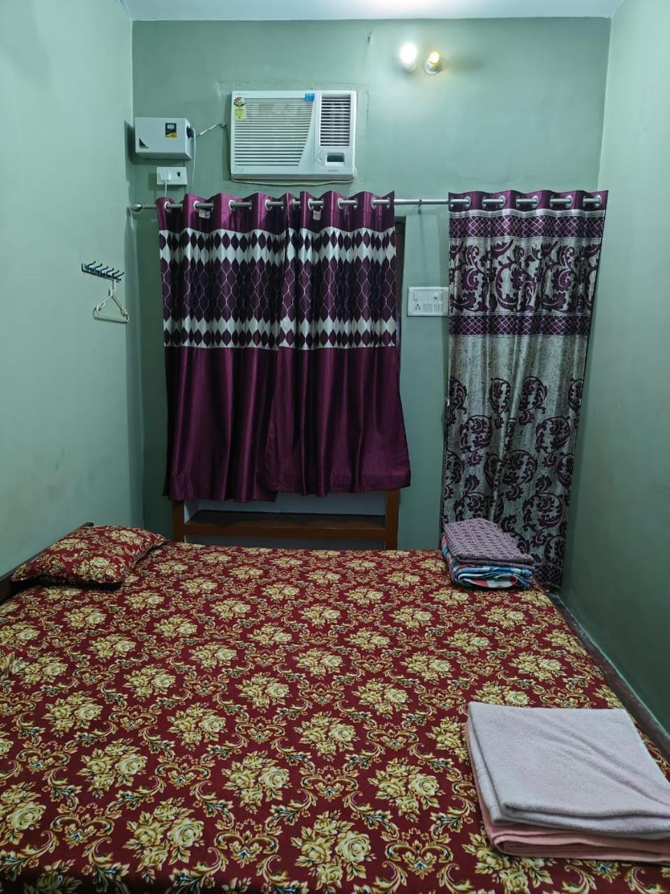 ורנאסי Vishnu Rest House מראה חיצוני תמונה